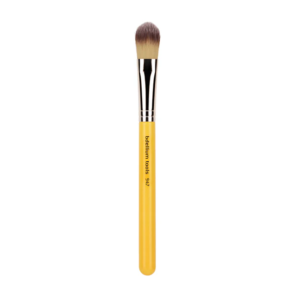 Studio Brushes 947 Small Foundation